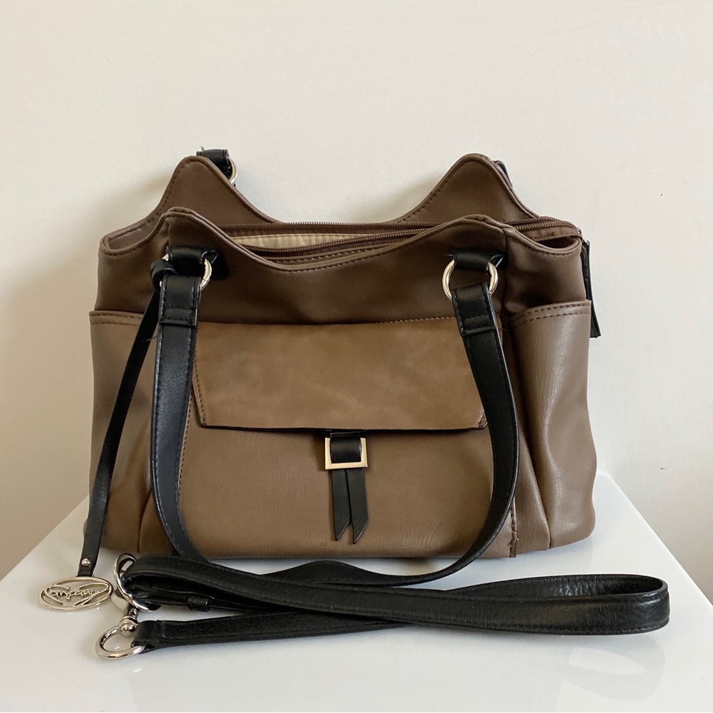 Nice condition purse. Used only a few times. Labeled “Company” Made in China.